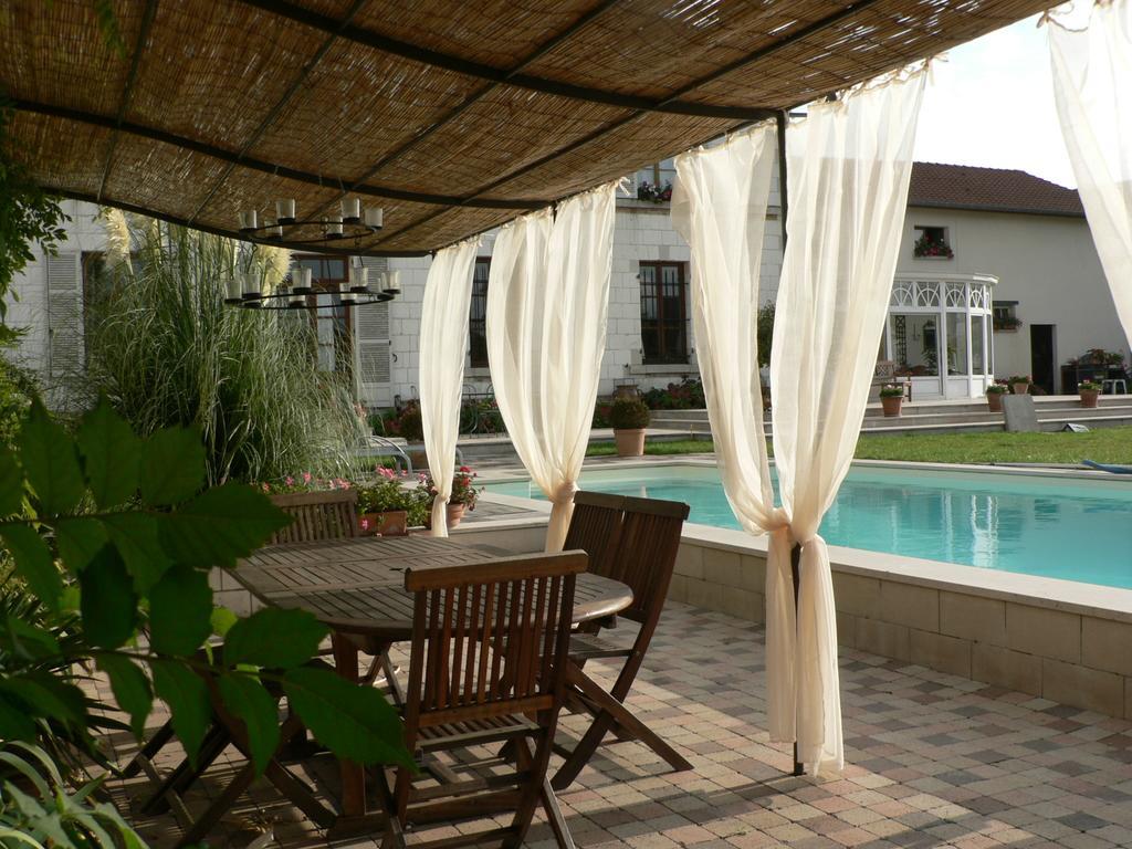 Entre Cour Et Jardin Hotell Châlons-en-Champagne Exteriör bild