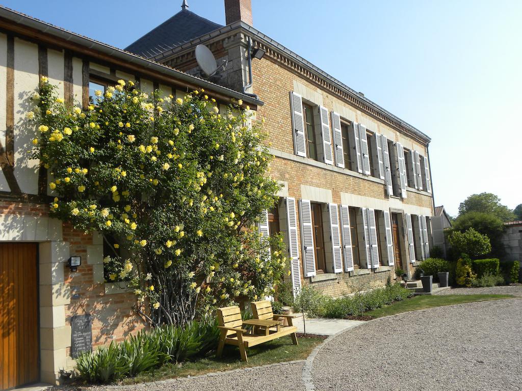 Entre Cour Et Jardin Hotell Châlons-en-Champagne Exteriör bild