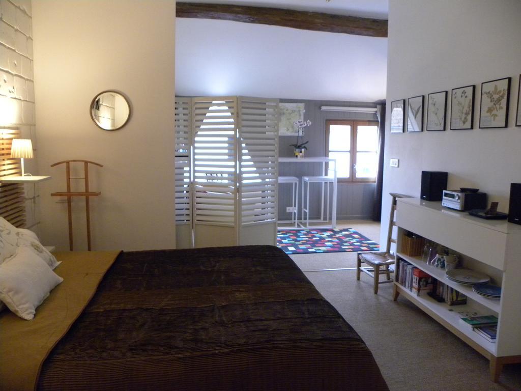 Entre Cour Et Jardin Hotell Châlons-en-Champagne Exteriör bild